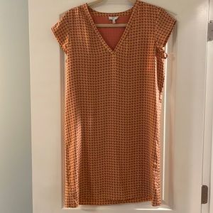 Joie cap sleep silk dress. Size small and runs small in my opinion. Never worn.